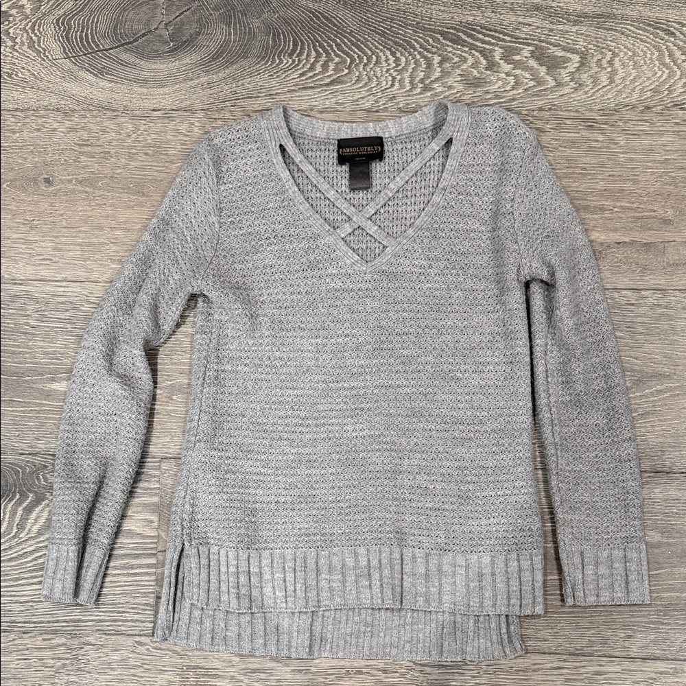 Absolutely Creative Worldwide Light Gray V-Neck Sweater - Picture 1 of 2